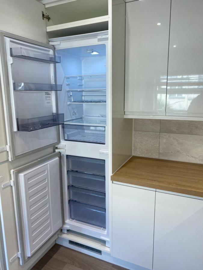 Bournemouth Beachfront Retreat 3 Bedroom 3 Bathroom Seaside B&B With Free Parking Exterior photo