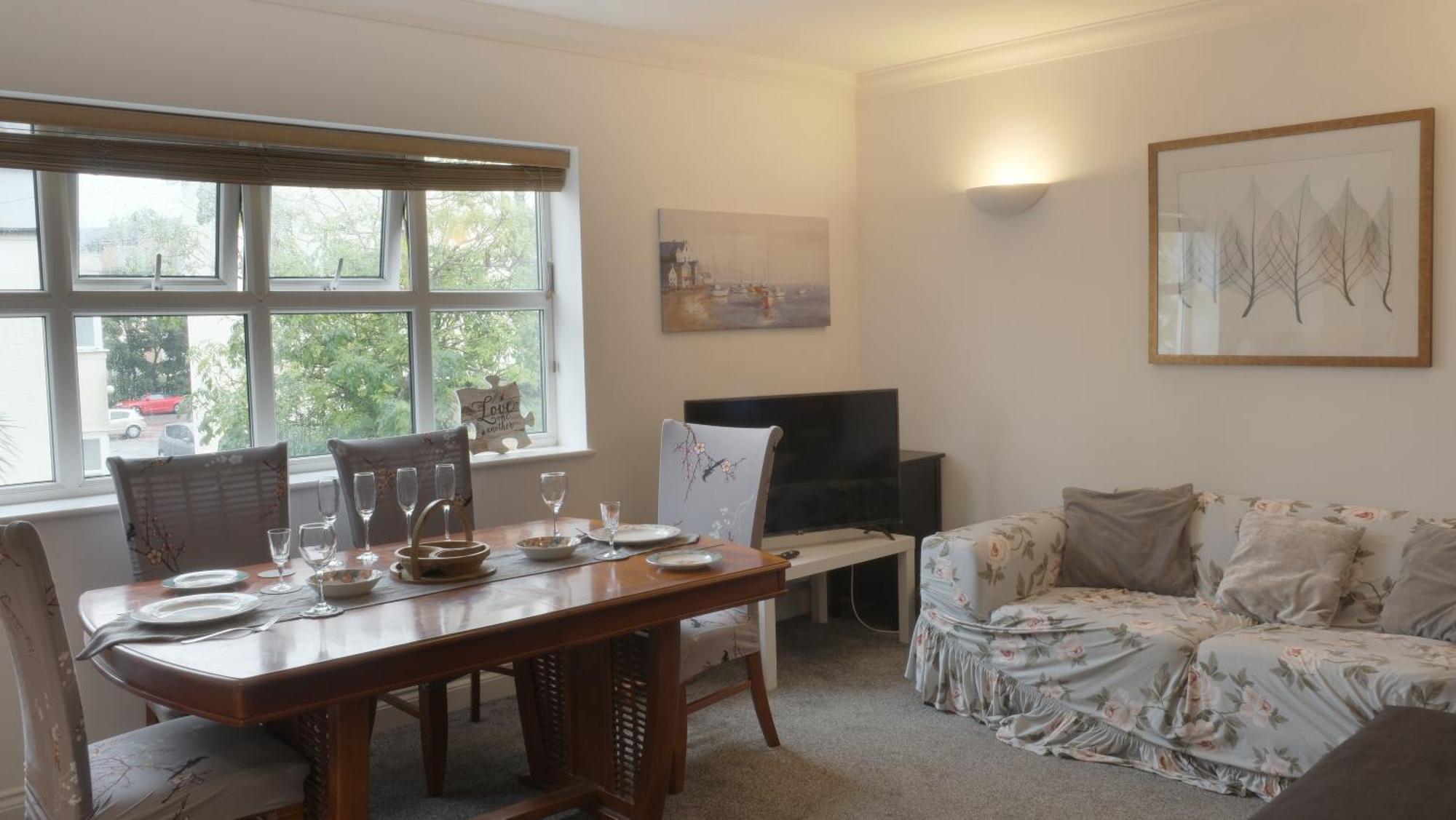 Bournemouth Beachfront Retreat 3 Bedroom 3 Bathroom Seaside B&B With Free Parking Exterior photo