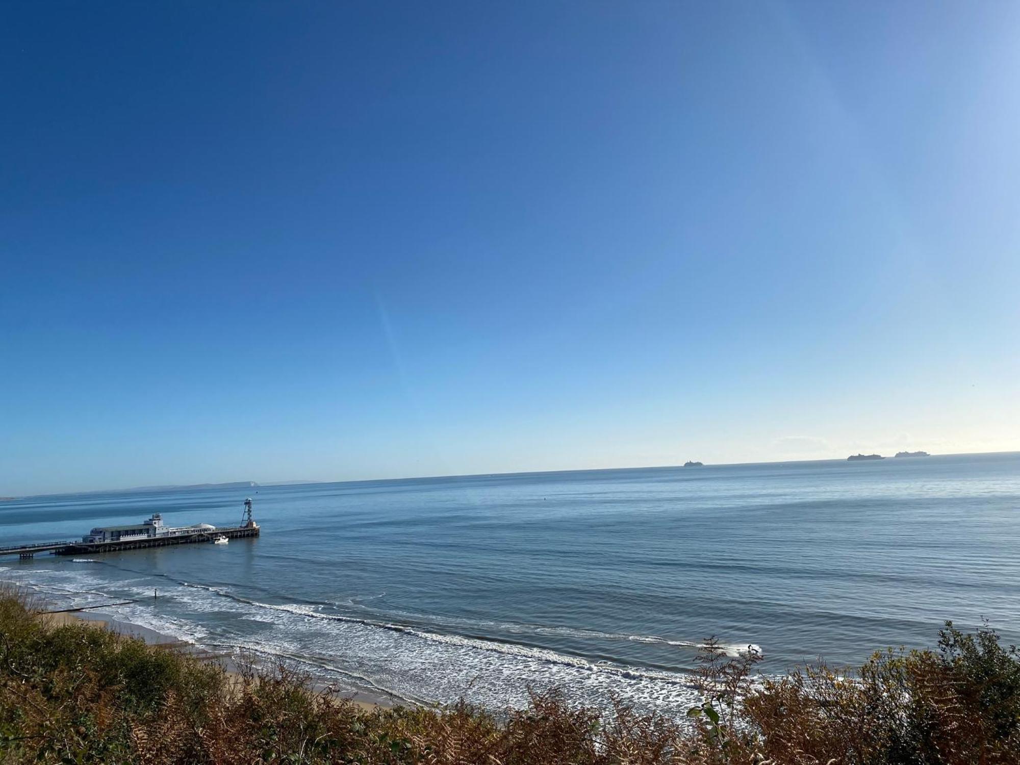 Bournemouth Beachfront Retreat 3 Bedroom 3 Bathroom Seaside B&B With Free Parking Exterior photo